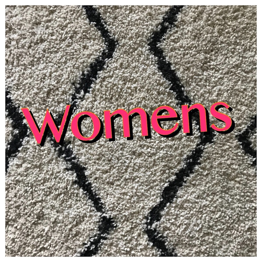 Women’s clothing listed here 👉🏼